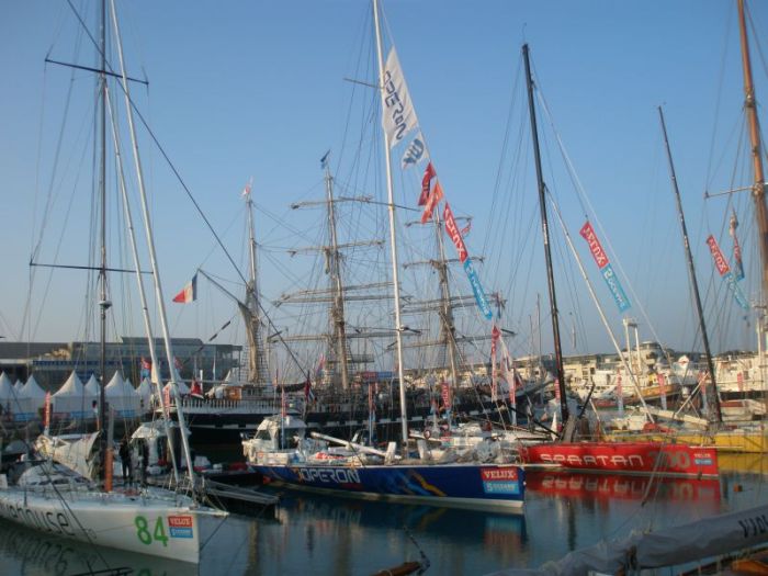 Regatówki czyli Eco 60 a w tle - Belem