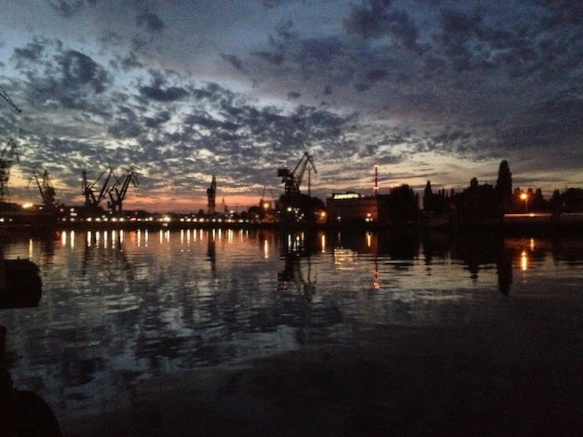 487619_442109789174583_251867439_n