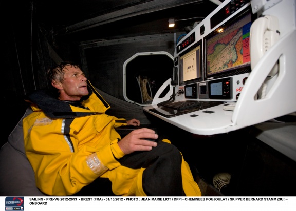 „Nie prosiłem o pomoc, wszystko co zrobiłem, zrobiłem w trosce o bezpieczeństwo jachtu” – mówi Bernard Stamm. / Fot. j.M. Liot / DPPI / Vendée Globe