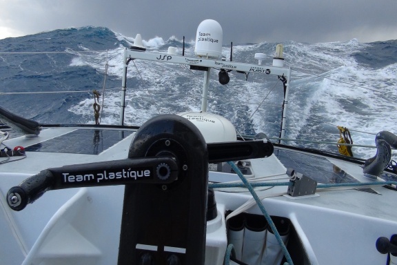 Ostatni "w kolejce" Alessandro di Benedetto ma jeszcze 1400 mil do Hornu – około 4 dni. / Fot. A. di Benedetto / Team Plastique / Vendee Globe