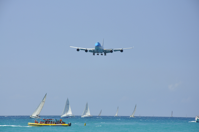 KLM nad jachtami ... / Fot. T. Bożyczko