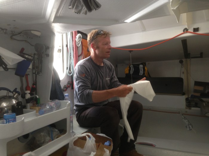 Lista długa, ale do ogarnięcia. Na zdjęciu Loick Lingois na pokładzie Safrana, który jak donosi Świstak jest normalnym jachtem a nie do końca cudem kosmicznej technologii. / fot. Świstak