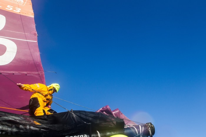 Dobrze, że chociaż u nich ciepło i niebieskie niebo .... / Fot. R.Hajduk - Shuttersail.com