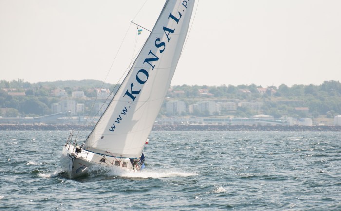 Ryszard Drzymalski na pokładzie s/y KONSAL - wypoczęty samotnik. / fot. Kuba Niewiński