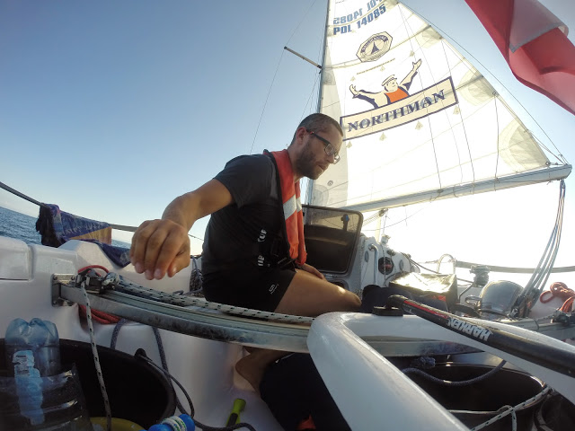 Szymon na pokładzie Puffina / fot. Maxus Solo Around