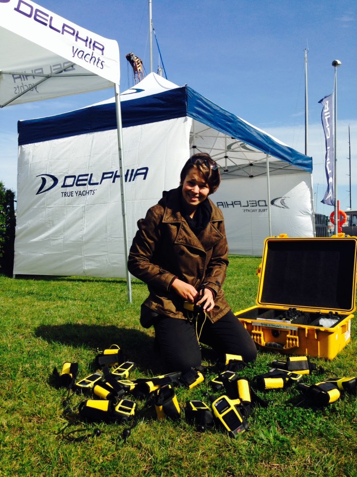 Sprawdzanie trackerów Yellowbrick przed startem Bitwy. / Fot. H. Wąsowicz