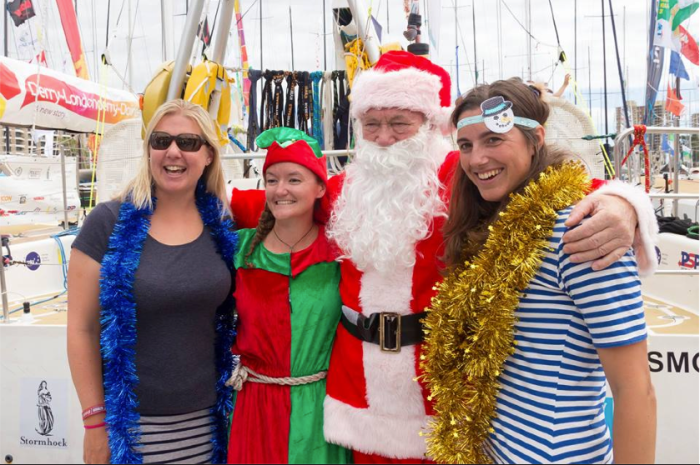 Rolex Sydney Hobart Yacht Race 2015 Santa visiting the Cruising Yacht Club of Australia. / Fot. ROLEX/Stefano Gattini via Clipper Round The World Race https://www.clipperroundtheworld.com/news/article/sir-santa-surprises-sydney-race-crew