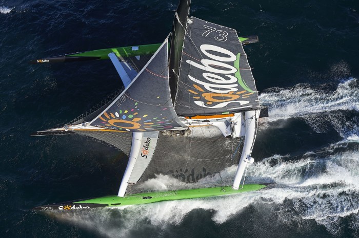 7 avril 2016, large Belle-Ile, entrainement en solo de Thomas Coville sur le Maxi Trimaran SODEBO ULTIM'