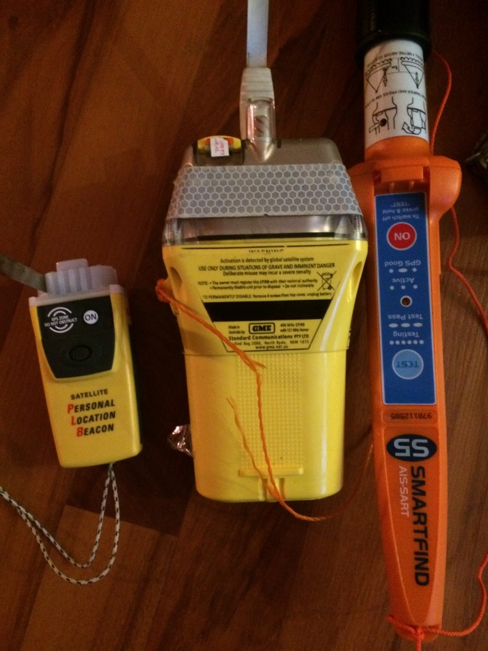 Od lewej: PLB, EPIRB i SART-AIS które Jacek miał ze sobą. / Fot. J. Zieliński