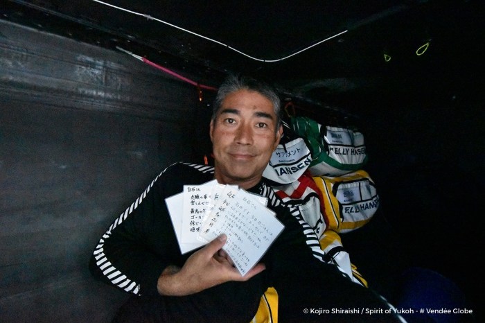 Photo sent from the boat Spirit of Yukoh, on November 11th, 2016 - Photo Kojiro Shiraishi Photo envoyée depuis le bateau Spirit of Yukoh le 11 Novembre 2016 - Photo Kojiro Shiraishi