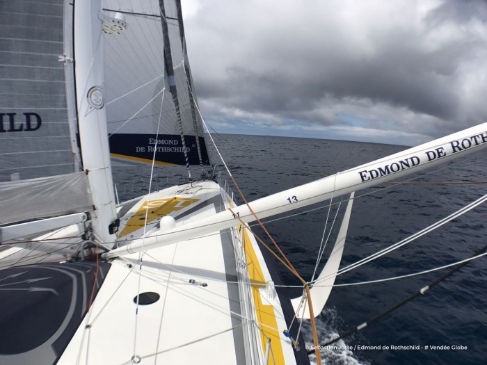Photo sent from the boat Edmond de Rothschild, on November 26th, 2016 - Photo Sebastien Josse Photo envoyée depuis le bateau Edmond de Rothschild le 26 Novembre 2016 - Photo Sebastien Josse