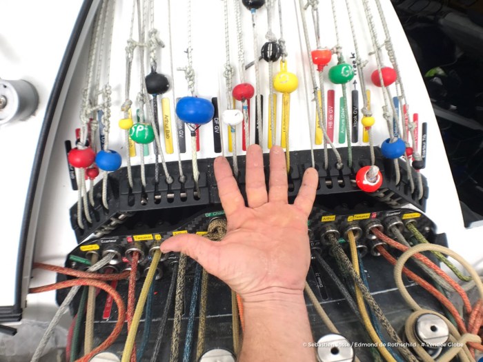 Photo sent from the boat Edmond de Rothschild, on November 26th, 2016 - Photo Sebastien Josse Photo envoyée depuis le bateau Edmond de Rothschild le 26 Novembre 2016 - Photo Sebastien Josse