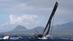 Alex Thomson na mecie #RdR2018. Przypłynął pierwszy, miejsce miał trzecie, ale i tak wszyscy mówili tylko o nim./ Fot. Yvan Zedda